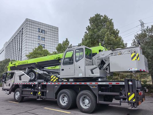 25 ton mobiele kraan Zoomlion vrachtwagenkraan in goede staat met 2001-4000 werkuren