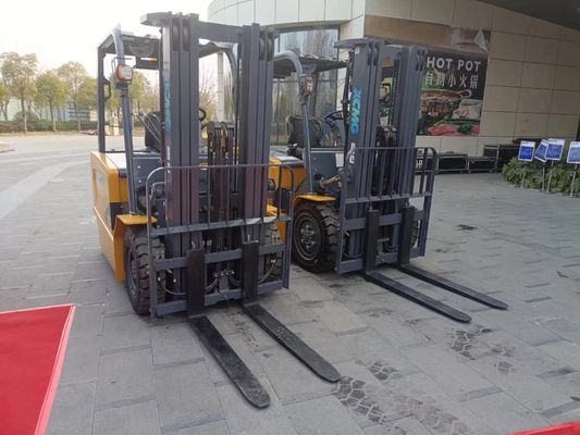 4900 kg Gewicht 3 ton Nominaal hefvermogen Elektrische vorkheftruck voor klantvereisten