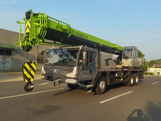Zoomlion Gebruikte kraan met 41 meter hefhoogte en 25 ton hefvermogen