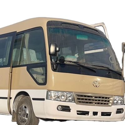 30 zitplaatsen LHD Driving Bus met 4104 ml verplaatsing en dieselbrandstof om aan uw behoeften te voldoen