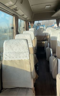 30 zitplaatsen LHD Driving Bus met 4104 ml verplaatsing en dieselbrandstof om aan uw behoeften te voldoen