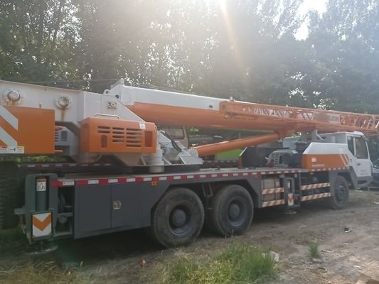 Gebruikte vrachtwagenkraan op maat met een minimale draaiband van 10,5 m Zoomlionkraan 30 ton 35 ton