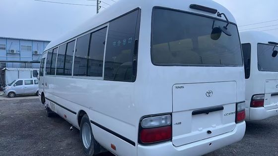 Linksgestuurde Toyota Coaster Bus met 9.00R20 banden en 4L motorcapaciteit