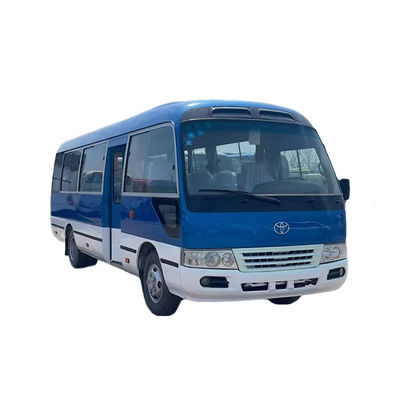 7005*2040*2785mm Comfortabel gebruikte Toyota Coaster 30 zitplaatsen bus met dieselmotor