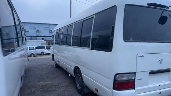 Toyota Coaster Bus met links stuur en 7005*2040*2785mm metingen