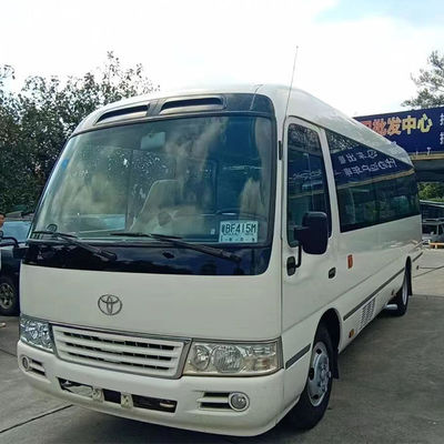 30 passagiers Toyota Coaster Bus met handgeschakelde transmissie en 4L motorcapaciteit