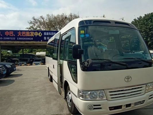 30 passagiers Toyota Coaster Bus met handgeschakelde transmissie en 4L motorcapaciteit