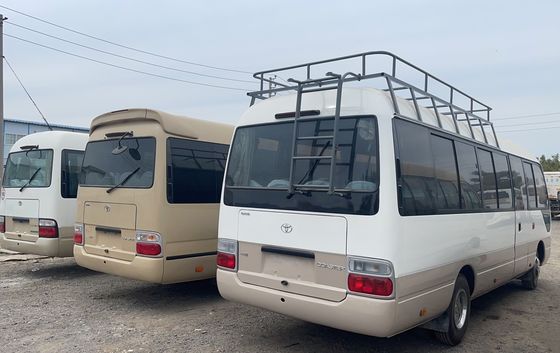 Luxe gebruikte Toyota Coaster 30 zitplaatsen dieselbus voor Euro 3 emissie standaard