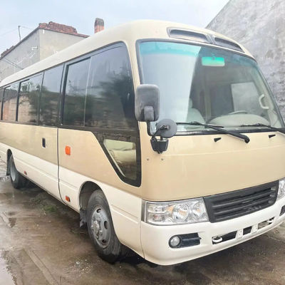30 zitplaatsen Toyota Coaster bussen met vernieuwde motor capaciteit 4L Diesel tegen betaalbare prijzen