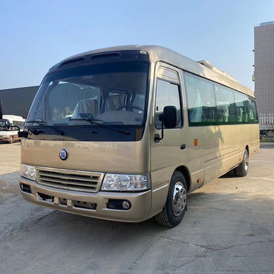 Toyota Coaster Bus met 30 passagiers en handgeschakelde transmissie