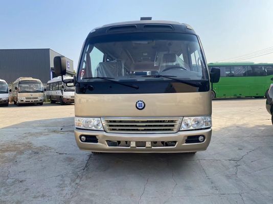 Toyota Coaster Bus met 30 passagiers en handgeschakelde transmissie