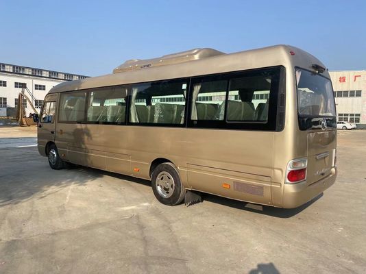 Toyota Coaster Bus met 30 passagiers en handgeschakelde transmissie