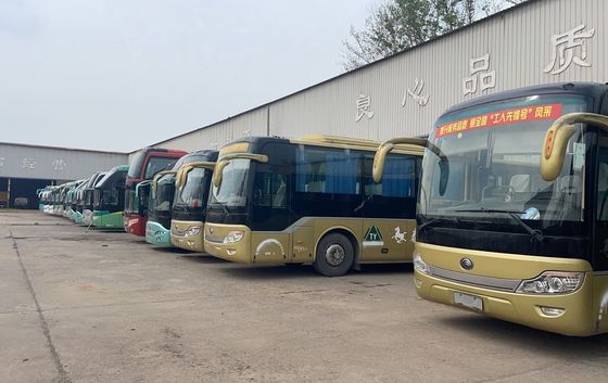 Vernieuwde bus met 65 zitplaatsen met perfect interieur en 8 liter motorcapaciteit