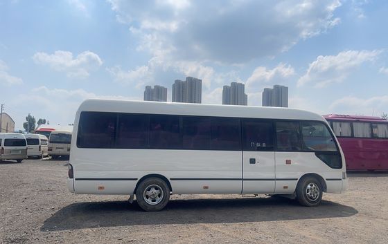 Gebruikte Toyo ta Coaster Bus met 30 zitplaatsen en handgeschakelde transmissie in goede staat