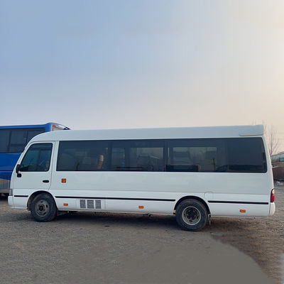 30 zitplaatsen Gebruikte Toyota Coaster Bus met maximaal vermogen van 113/5200kw en zitcapaciteit van 30