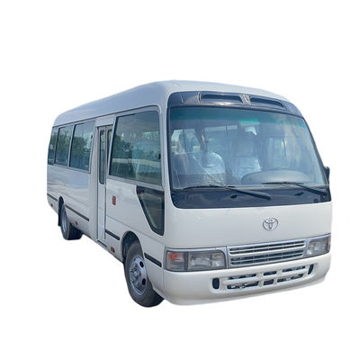 30 zitplaatsen Gebruikte Toyota Coaster Bus met 9.00R20 banden en maximaal vermogen van 113/5200 kW