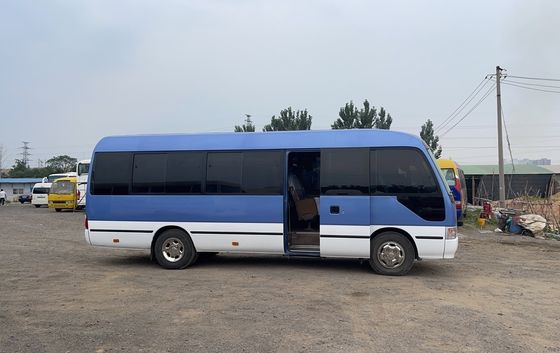 Gebruikte Toyota Coaster Bus met 6-8L motorcapaciteit en 30 zitplaatsen in uitstekende staat