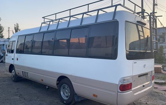 Vooraan gemonteerde handgeschakelde achtbaan tweedehands bus met bagagerek