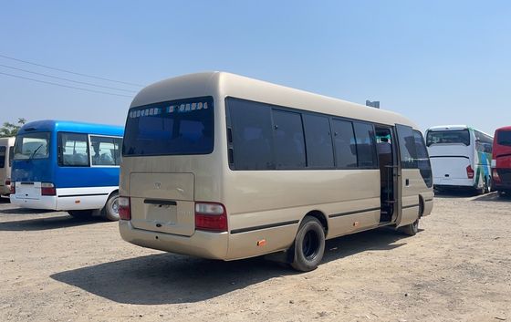 Gebruikte Toyota Coaster Bus met 16-30 zitplaatsen en handgeschakelde transmissie in goede staat