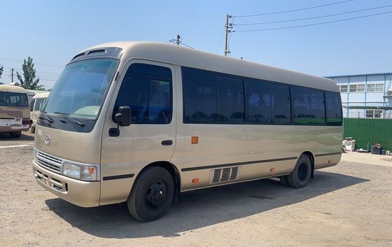 Gebruikte Toyota Coaster Bus met 16-30 zitplaatsen en handgeschakelde transmissie in goede staat