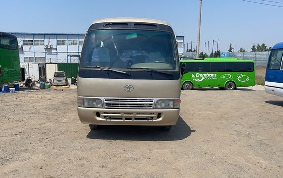 Gebruikte Toyota Coaster Bus met 16-30 zitplaatsen en handgeschakelde transmissie in goede staat