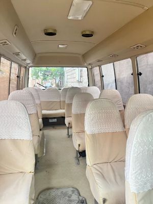30 zitplaatsen Toyota Coaster Bus in goede staat met dieselbrandstof en G.V.W. van 5900 kg