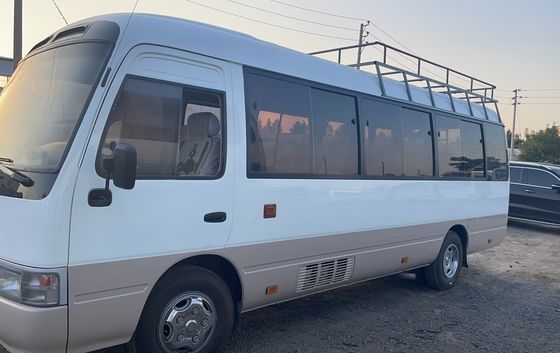 Gebruikte Diesel 30 zitplaatsen Toyota Coaster Bus goede staat LHD 7.00R16 band G.V.W 5900 kg