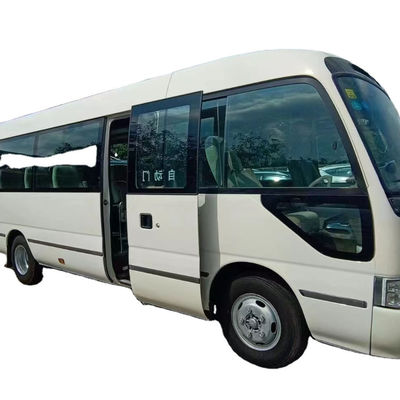 Gebruikte Toyo ta Coaster 30 zitplaatsen bus met dieselmotor in goede staat en betaalbaar