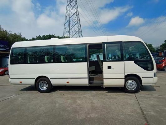 Gebruikte Toyo ta Coaster 30 zitplaatsen bus met dieselmotor in goede staat en betaalbaar