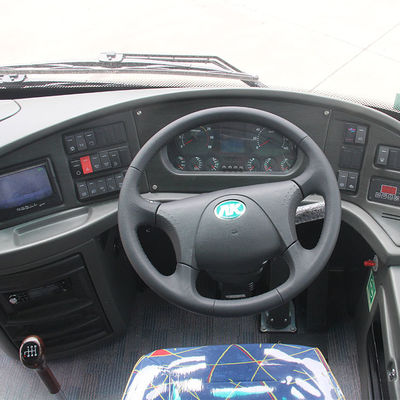 Luxe bus met 38 zitplaatsen, maximale snelheid 100 km/u en stoepgewicht 9750