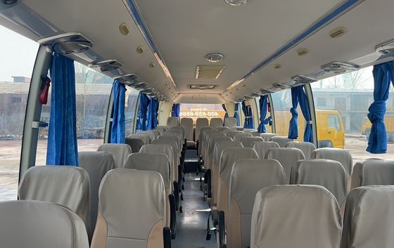 51 zitplaatsen Luxe passagiersbussen met achtermotor Ruime en comfortabele interieurs